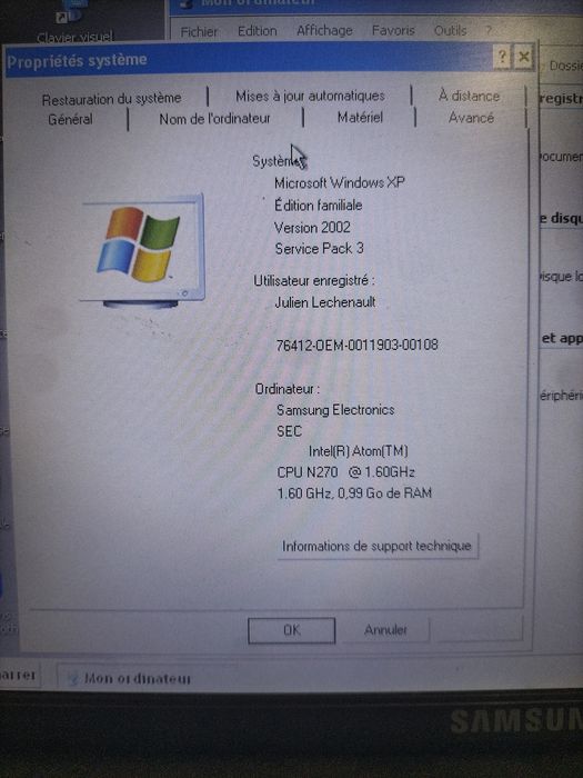 Computador com programa de bordados.