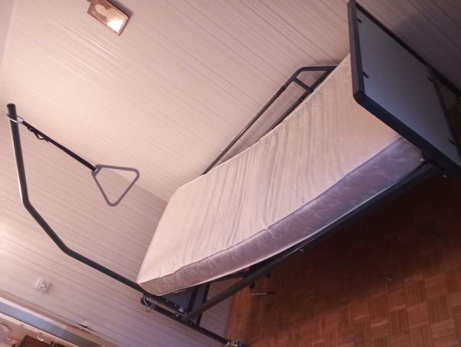 Łóżko medyczne z materacem