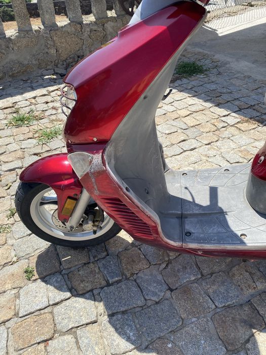 Scooter vermelha