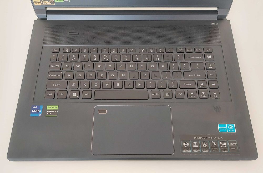Laptop Predator Triton 17X i9-13900HX 64GB RAM RTX 4090 16GB SSD 2 TB