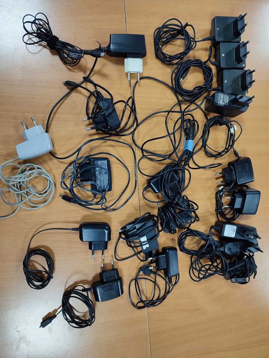 Зарядні пристрої до мобільних телефонів