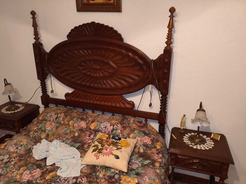 Quarto Completo Cama Mesinhas Roupeiro Cômoda | Muito bom estado