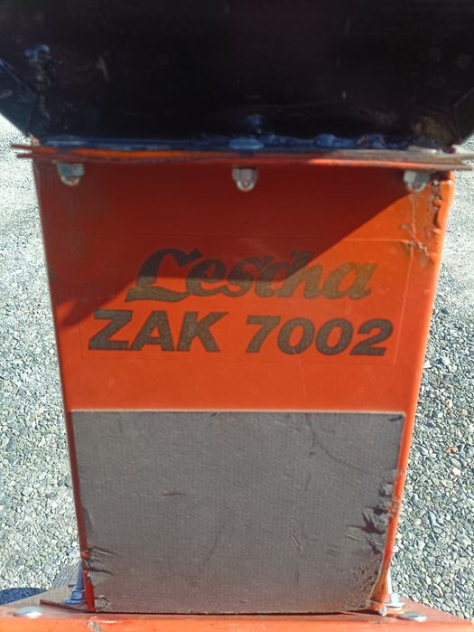 Rozdrabniacz gałęzi spalinowy silnik Lescha ZAK 70022