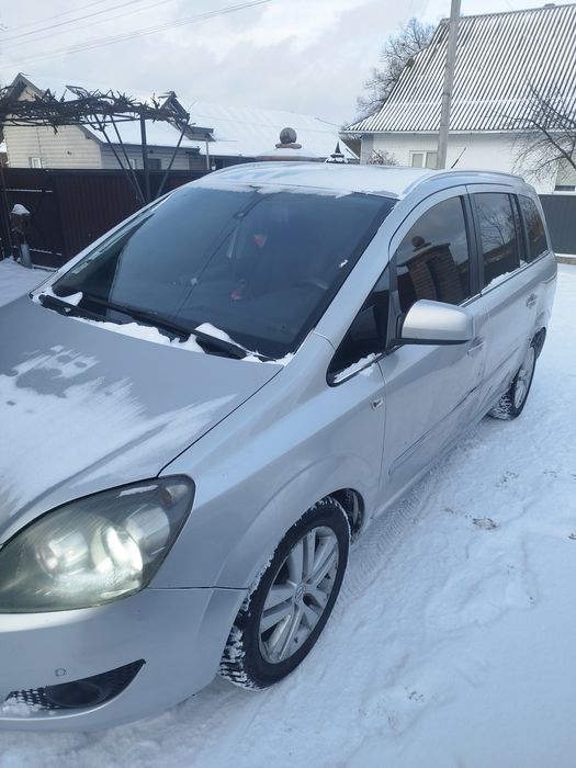 Опель Зефіра б 2010 року