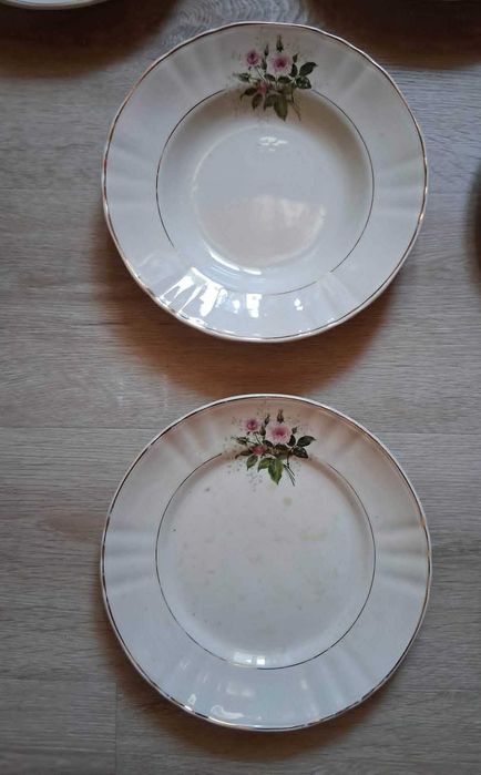 Vende-se Conjunto Pratos Antigos Sacavém