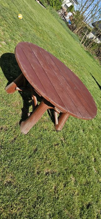 Stół ogrodowy okrągły drewniany