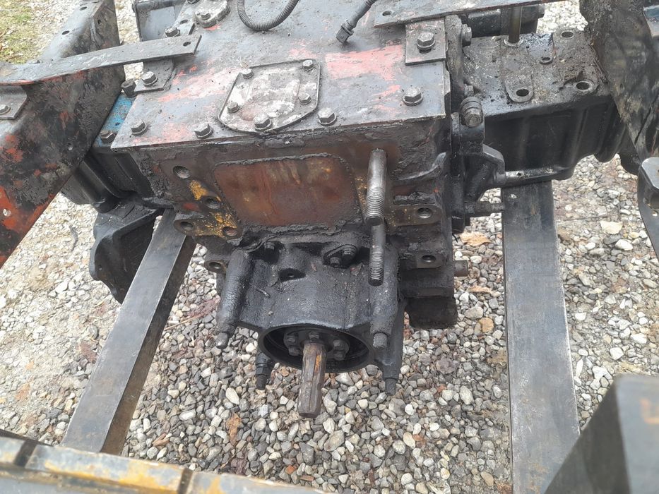 Tylny most Belarus 952 MTZ 820 Pronar zwolnica atak koło wom