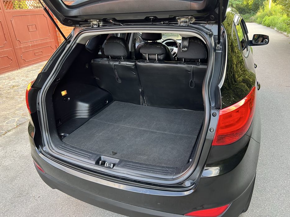 Hyundai  (Tucson ) 2011 2.0 бензин НЕ БИТ !