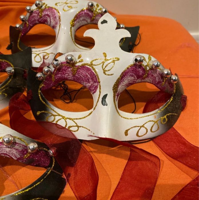 Mascaras feitas a mao