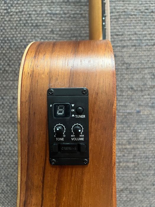 Guitarra Taylor Baby Koa