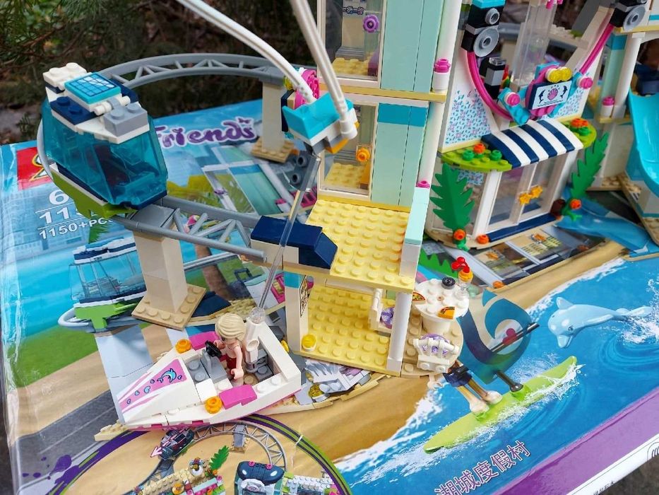 Конструктор для девочек лего friends мега замок курорт хартлейк сити