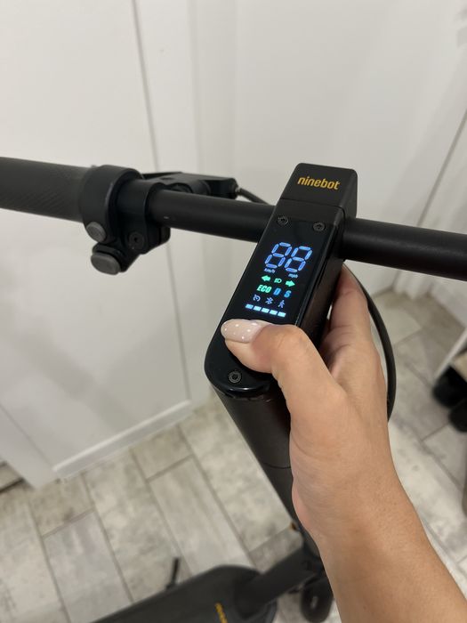 Продам електросамокат Ninebot MAX