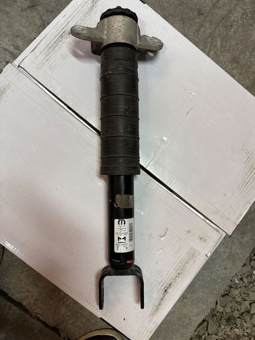 Amortyzator tył Jeep GrandCherokke WL