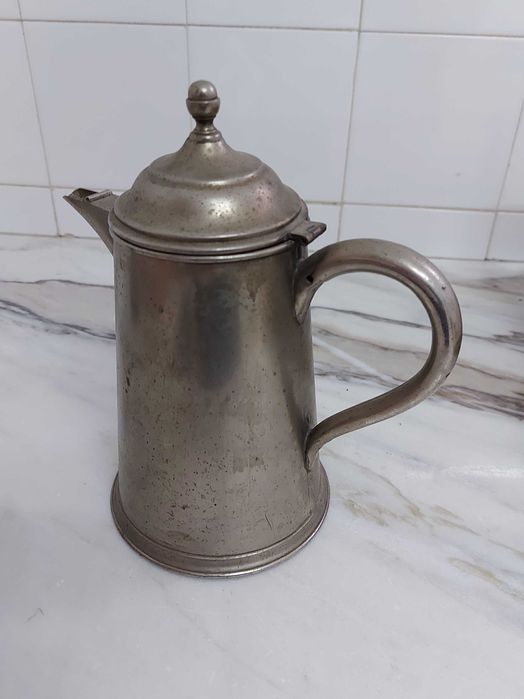 Cafeteira antiga em casquinha