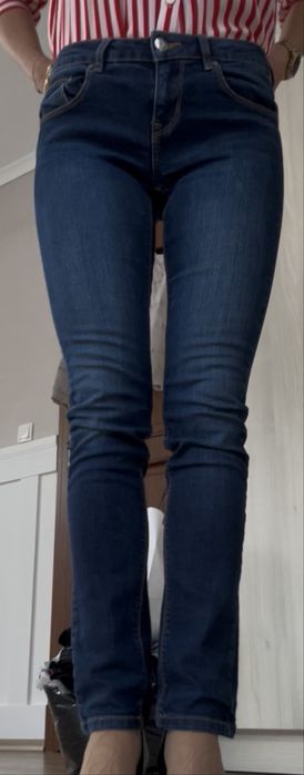 Jeansy straight reserved