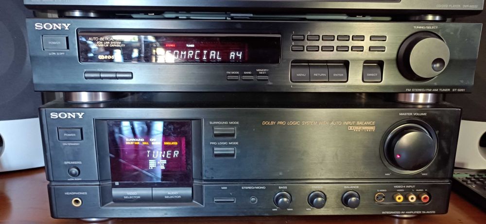 Conjunto SONY - Amplificador TA-AV570 + Sintonizador ST-261