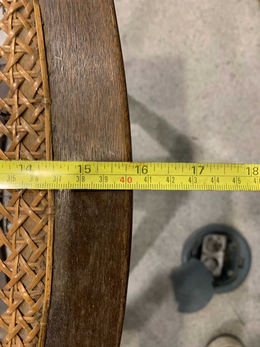 Cadeira antiga vintage em Madeira e palha