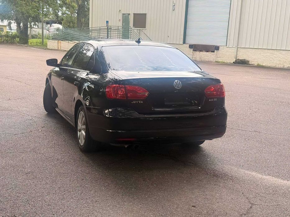 Volkswagen Jetta SE      2013