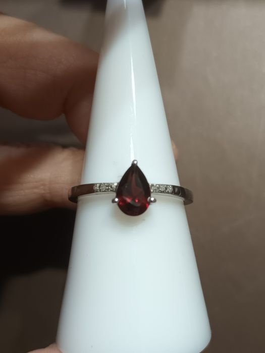 Pierścionek że srebra pr. 925 z GRANATEM I Diamentami