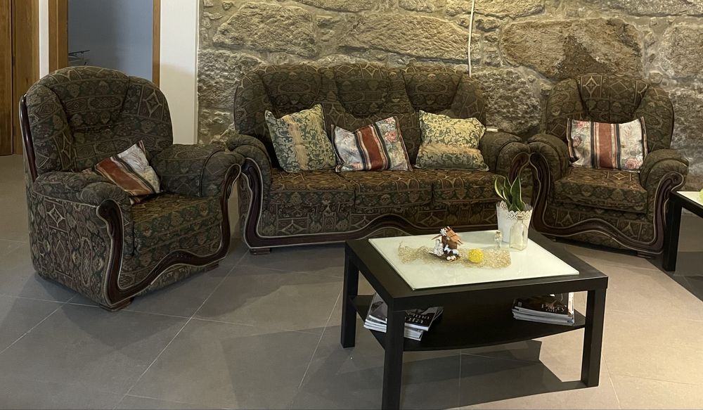 Conjunto de Sofás Clássicos - Sofá 3 lugares (Sofá-cama) + 2 Poltronas