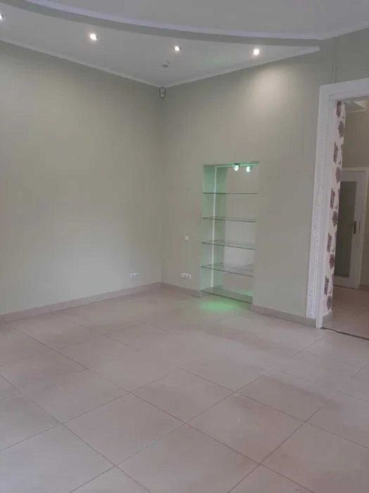 Оренда фасадного приміщення, вулиця Пекарська