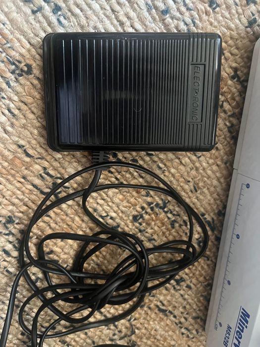 Maszyna do szycia Minerva M832B – używana, w dobrym stanie, 300 zł