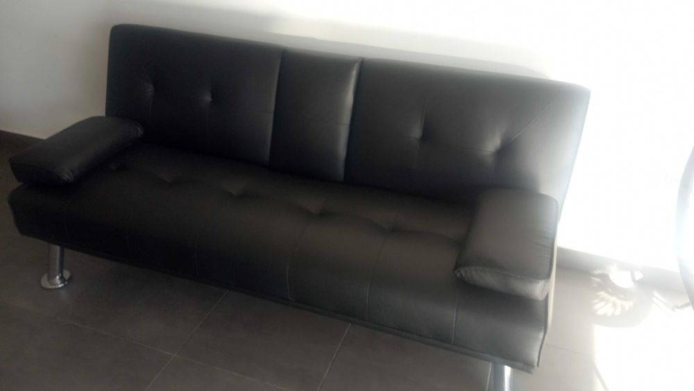 Sofá cama com oferta de TV LG 42" (108 cms)