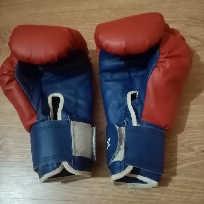 Продам рукавиці для боксу.