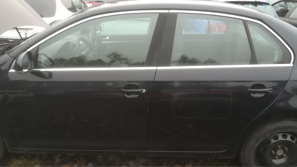 Drzwi lewy tył Volkswagen Jetta