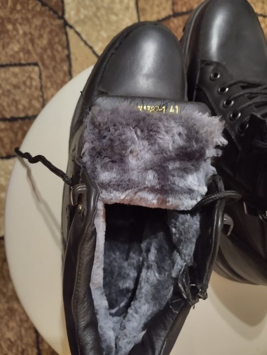 Продам новые мужские ботинки.