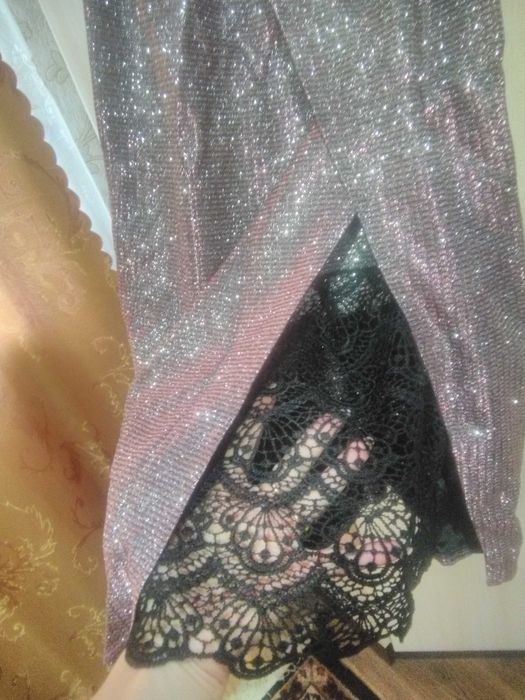 Сукня нарядна дуже гарна.