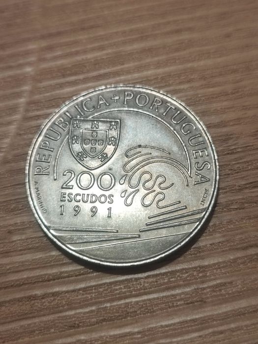 Moedas comemorativas de 200 escudos