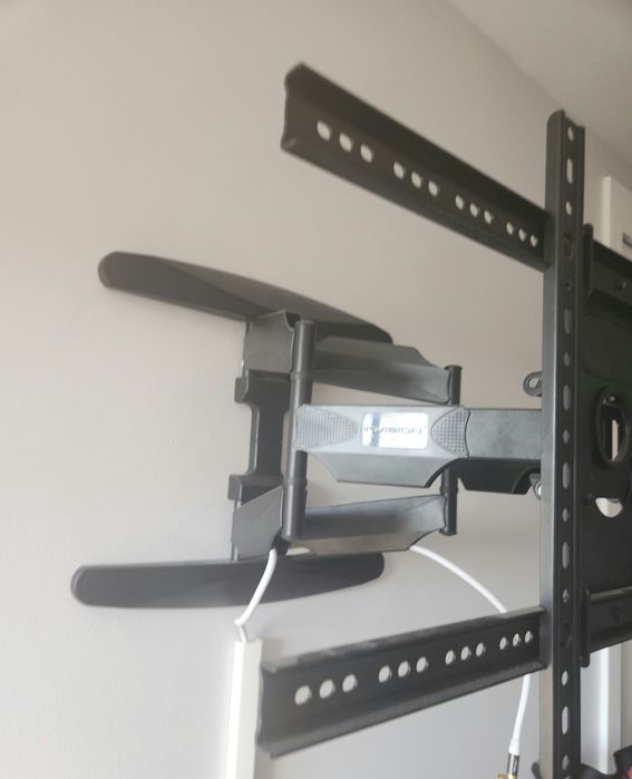 Suporte de parede para TV ultra forte para ecrãs curvos planos, plasma, LCD LED de 94 a 190,5 cm, braço duplo, articulado inclinável e giratório