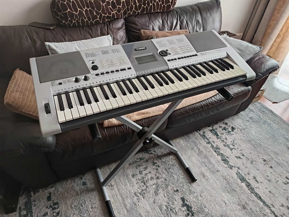 Keyboard Yamaha PSR-E403 z zasilaczem i statywem