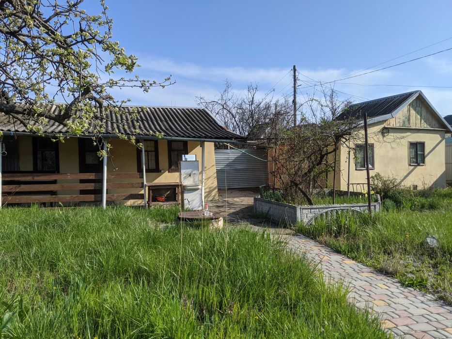 Продам участок с домиками в Затоке. Возможно использовать под бизнес.