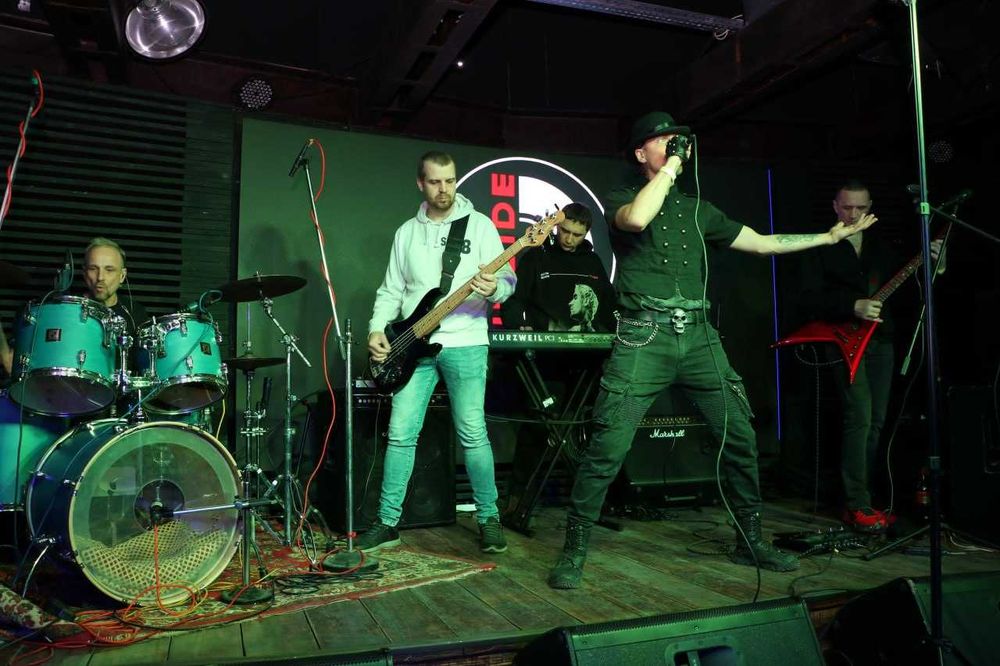 Группа Delusion Inside ищет Клавишника(цу),соло гитару или диджея