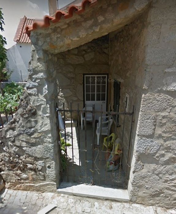 Casa com logradouro para habitação ou comércio