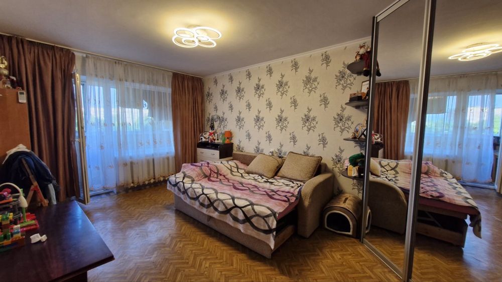 Продам 2 ком. Чешку на Тополе 3! - More