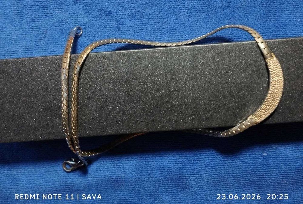 Кольє-ланцюжок з підвіскою.