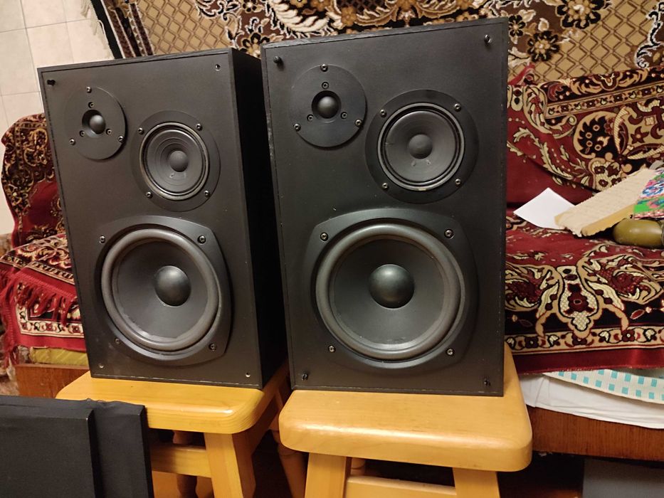 Колонки Акустические YAMAHA  NS-G5. Звук !