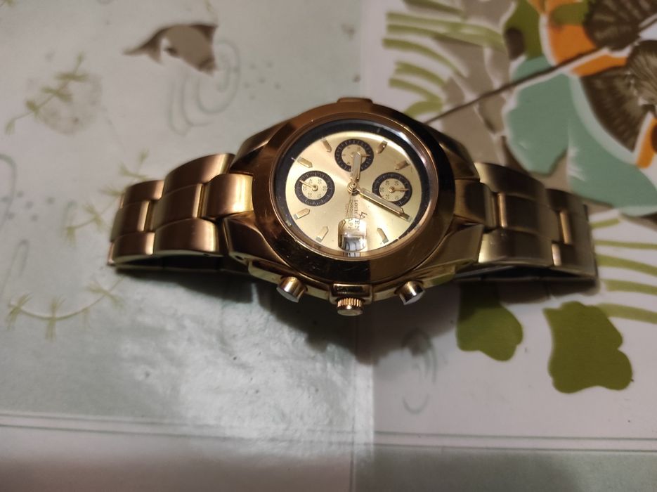 Часы наручные продам