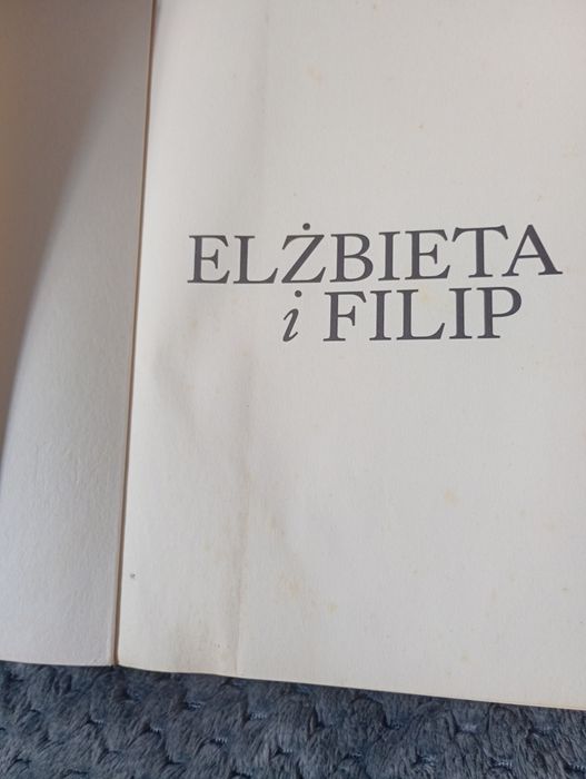 Książka o życiu Elżbiety i filipa