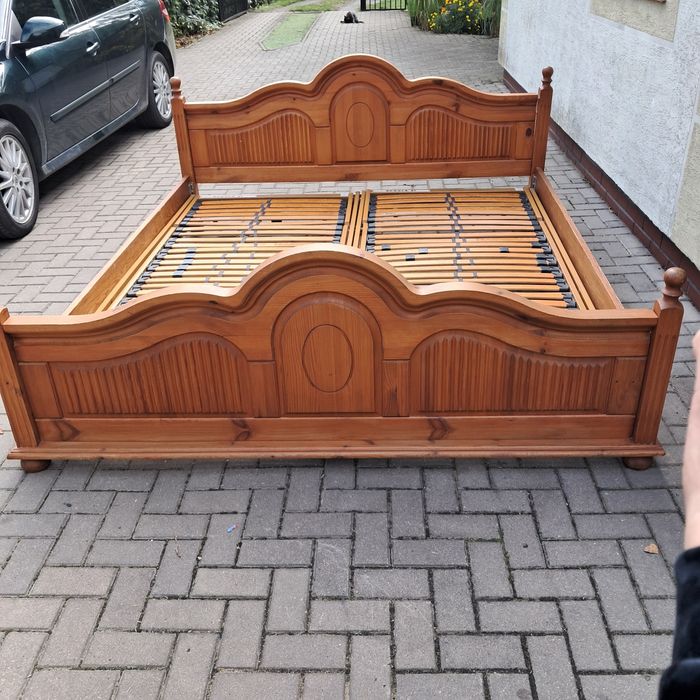 Podwójne łóżko z drewna