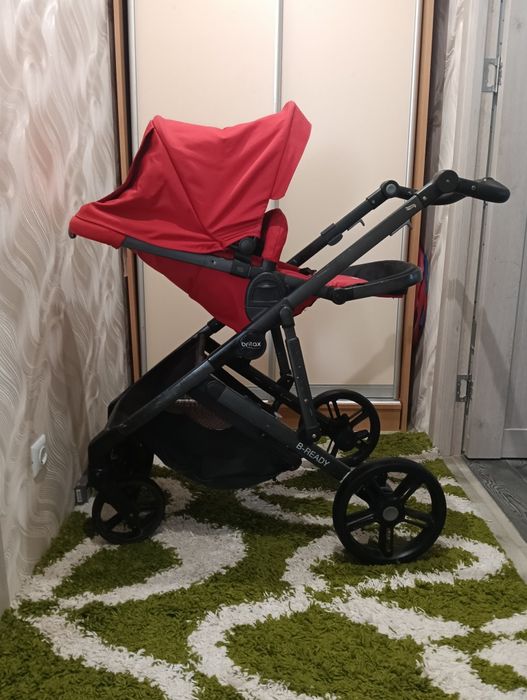 ПРОДАМ
Коляска Britax B-READY
Червоного кольору 
Стан:
Всі механізми працюють, гальма тримають,ручка регулюється.
П'ятиточков