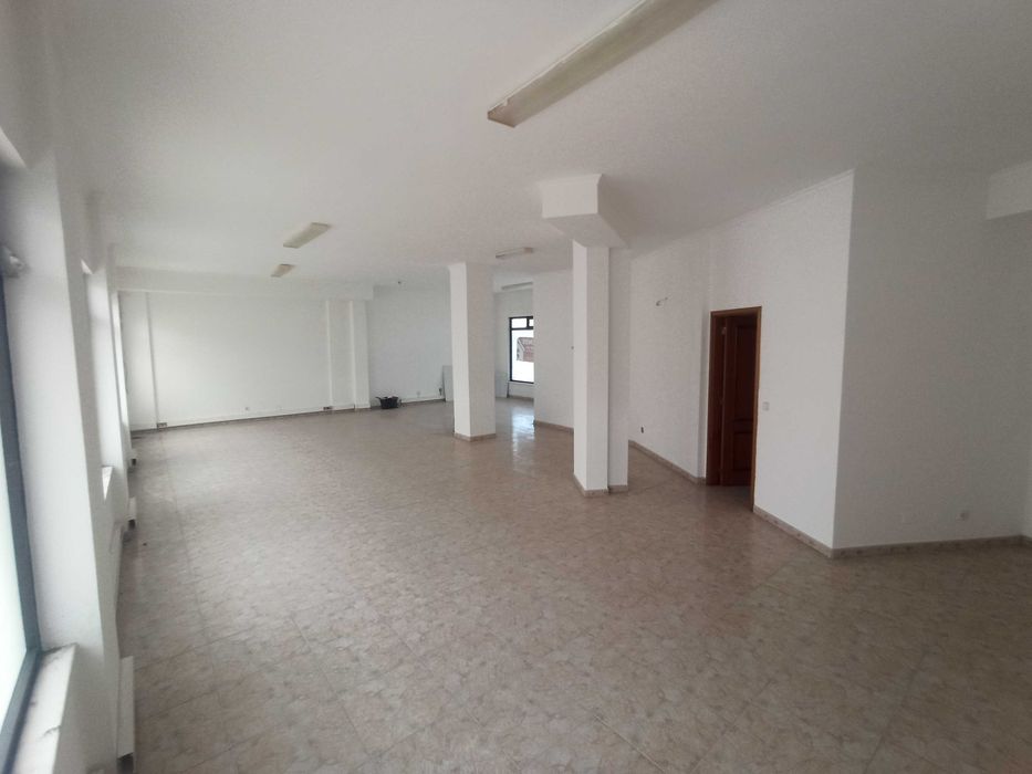 Arrenda-se Loja  Torres Novas