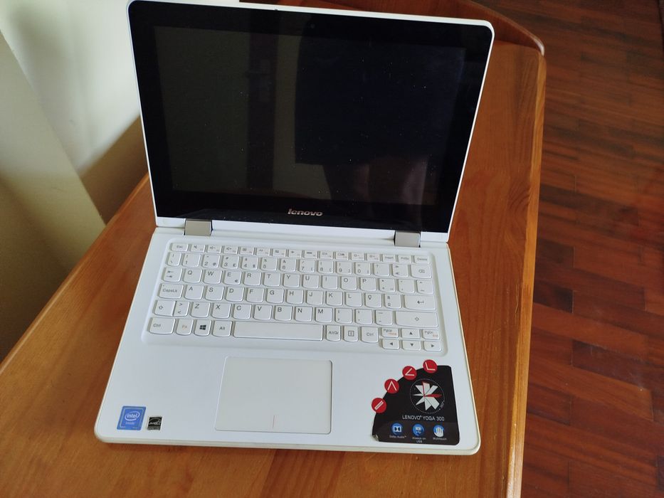 Vendo Portátil Lenovo Yoga 300-11BR