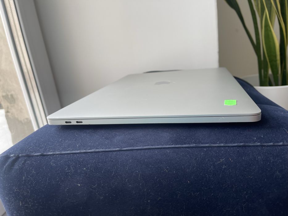 Максимальний Macbook Pro 16" i9 2020 p. RAM 64GB GPU 5500-8GB