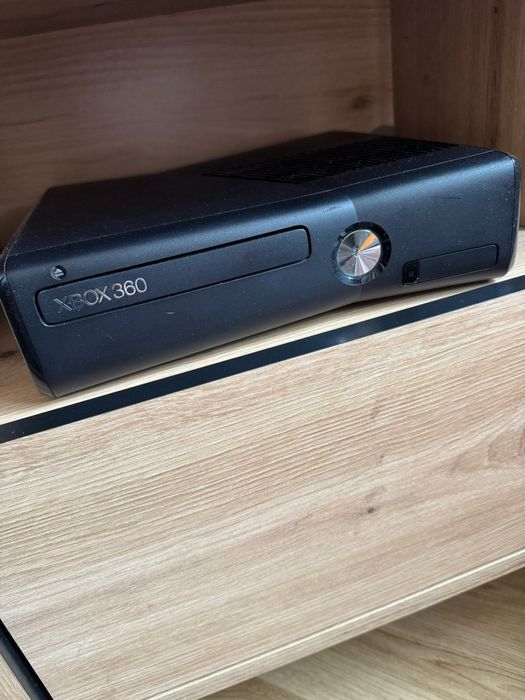 Konsola Xbox 360 sprawna, komplet z akcesoriami