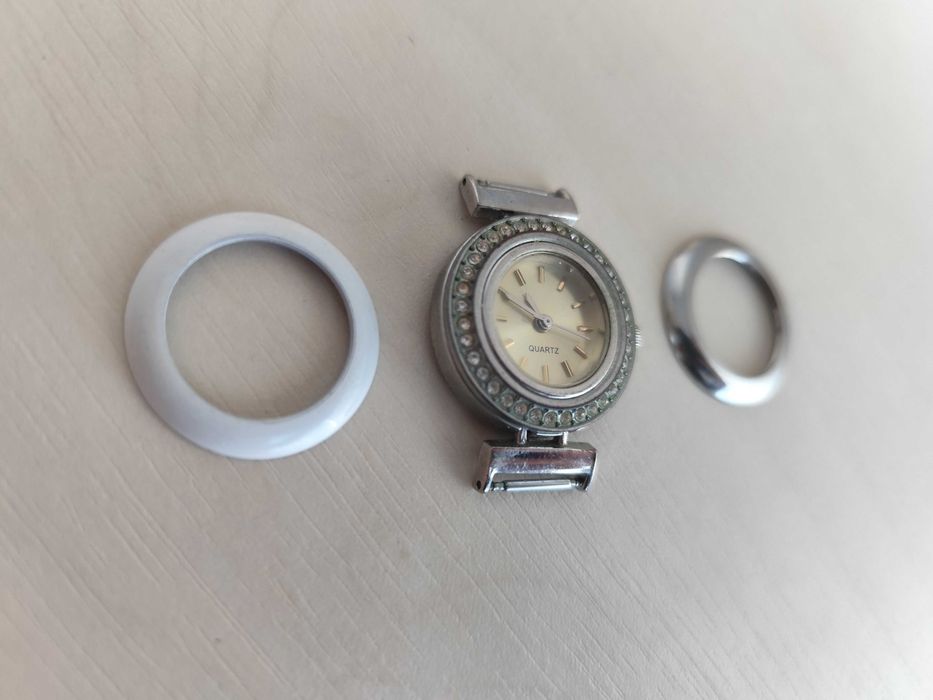 Zegarek kwarcowy z tarczami
