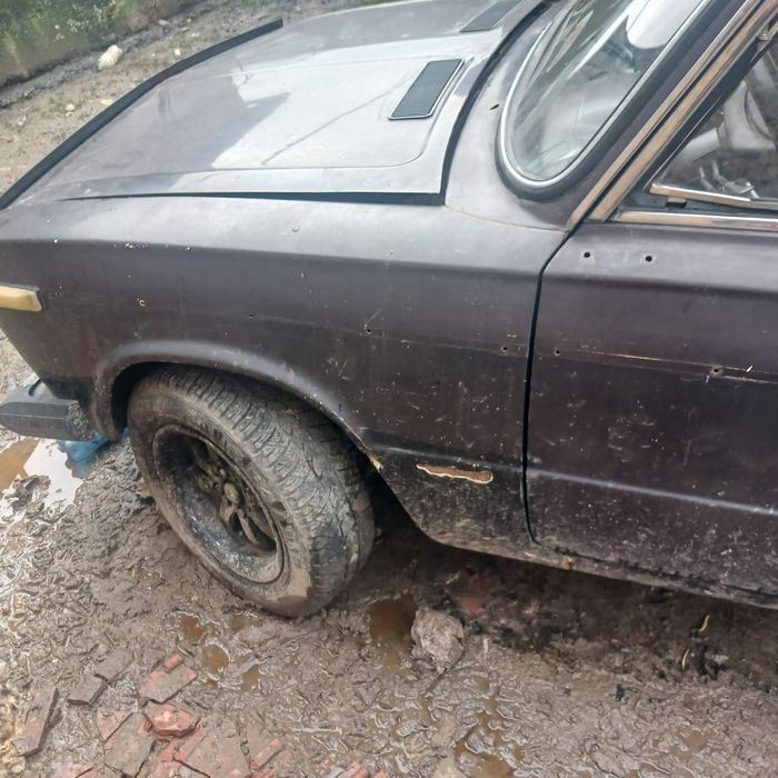 ВАЗ 2106 находу є невиликий торг